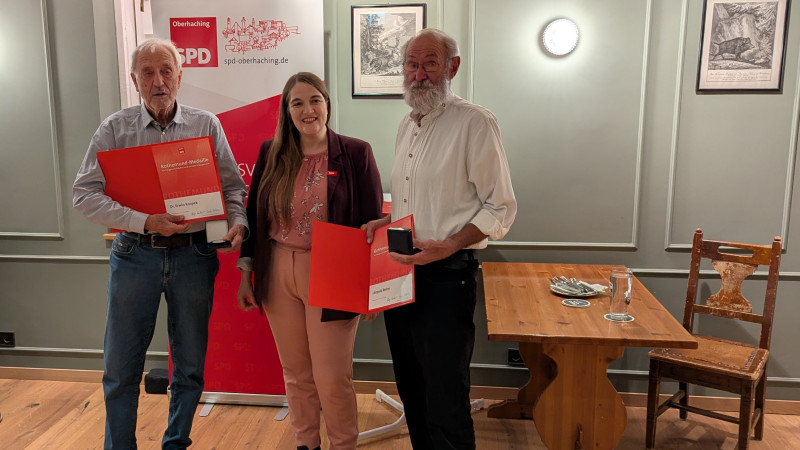 Ronja Endres ehrt Leo Reiter und Dr. Erwin Knapek